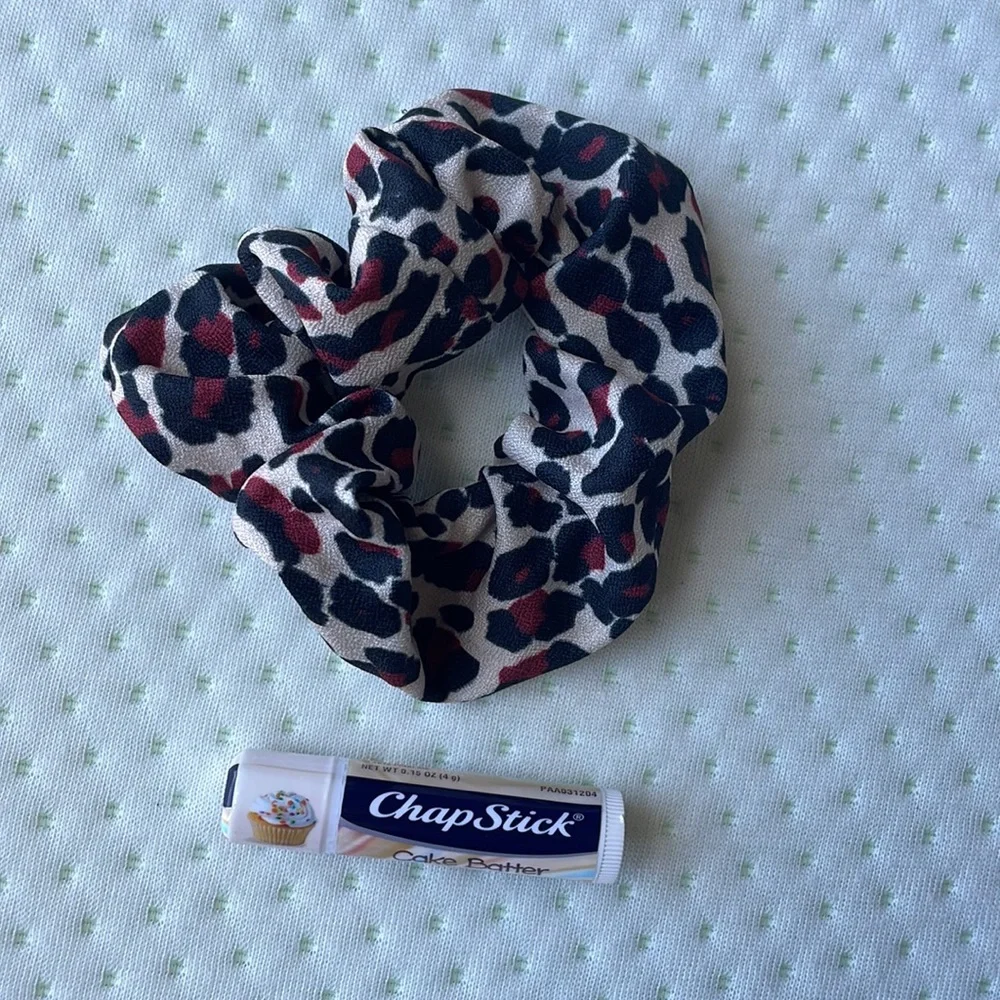 Cheetah scrunchie 🖤 - Picture 6 of 6